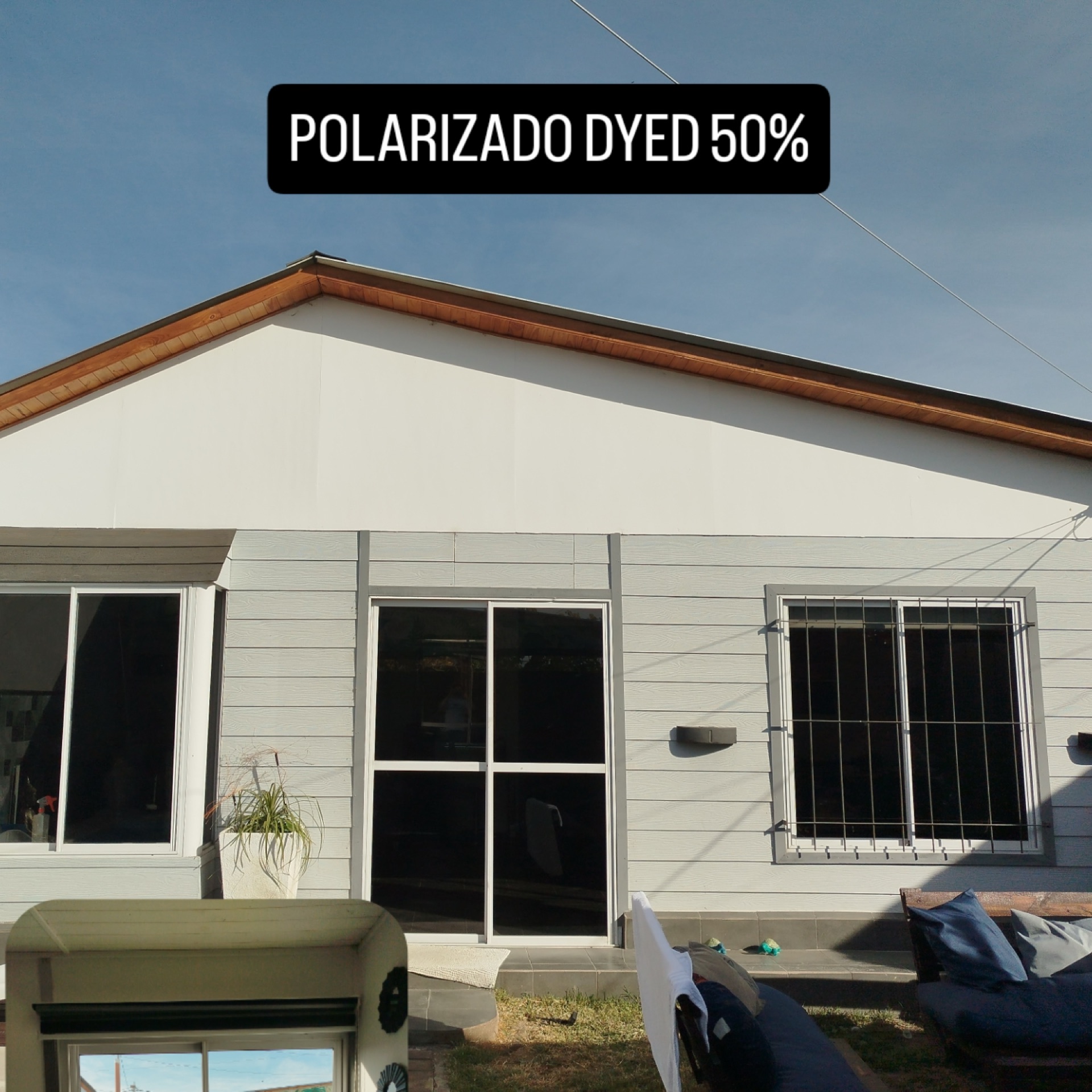 Casa con polarizado arquitectónico dyed
