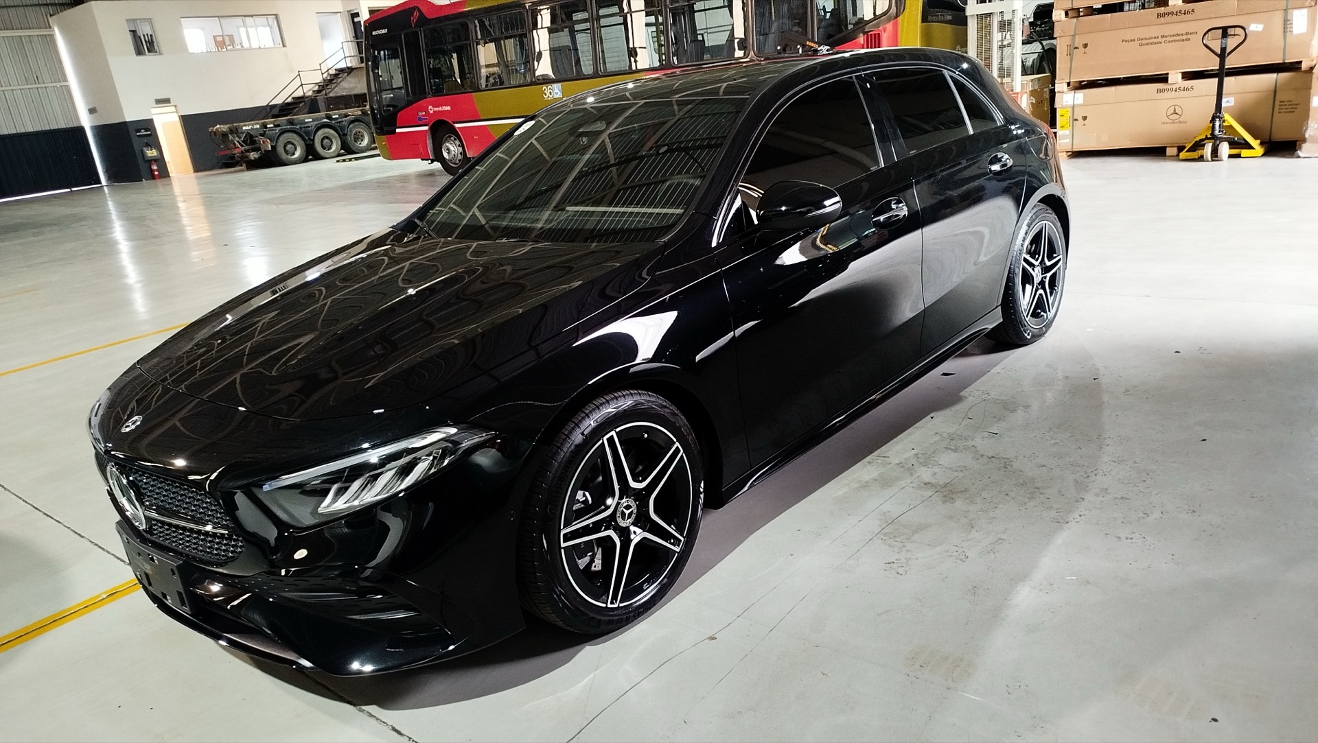Mercedes Clase A negro polarizado